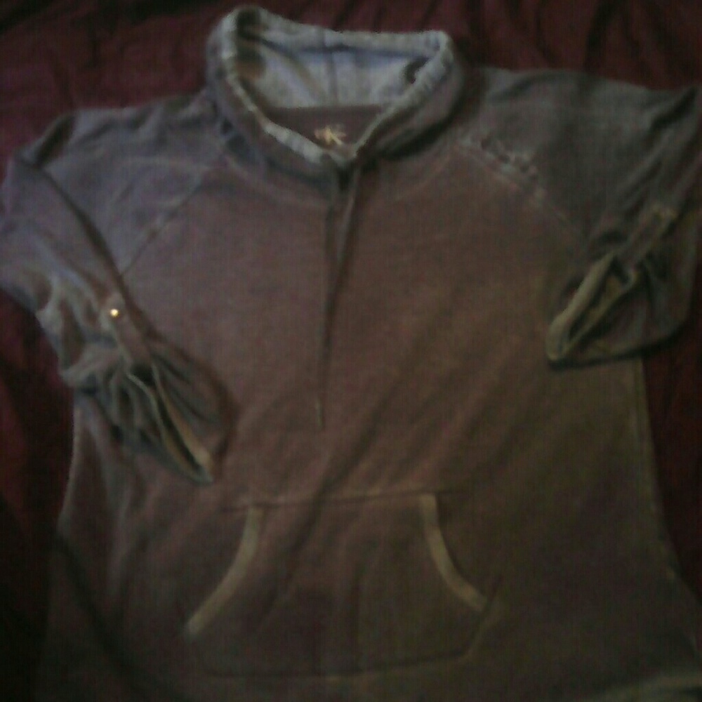 GUC! 😍Pretty Calvin Klein sweatshirt!